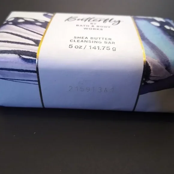 Bath & Body Works Cosmetics Bag with Cleansing Soap Bar - Picture 15 of 16